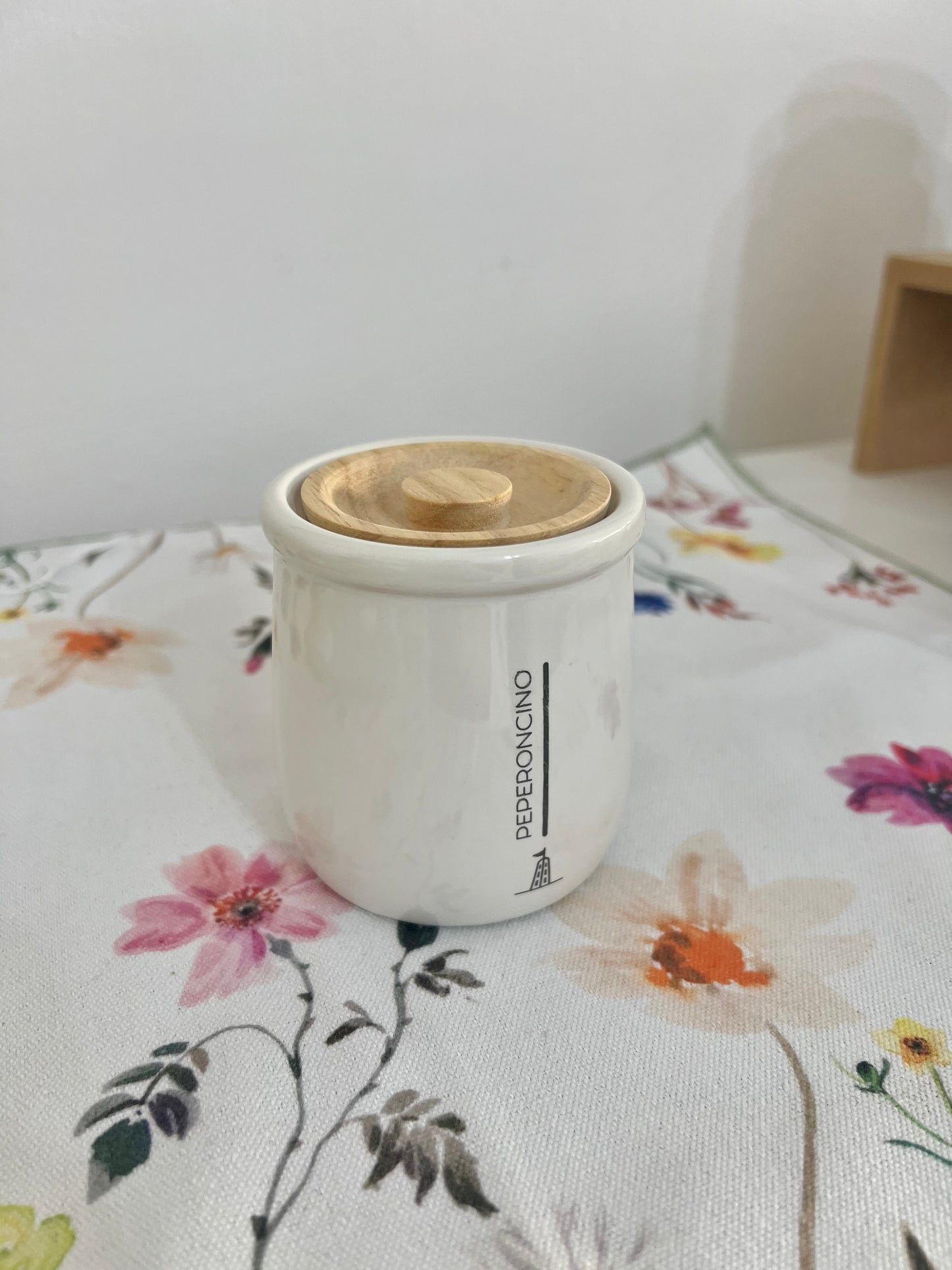 Barattolo Peperoncino Gli Onesti in Stoneware e Legno Di Quercia 180 Ml