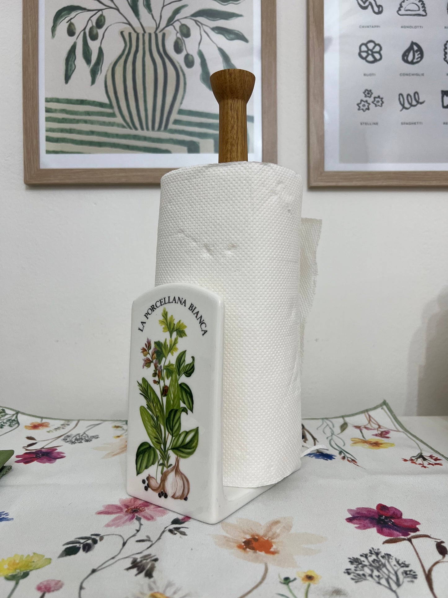 Portarotolo decorato