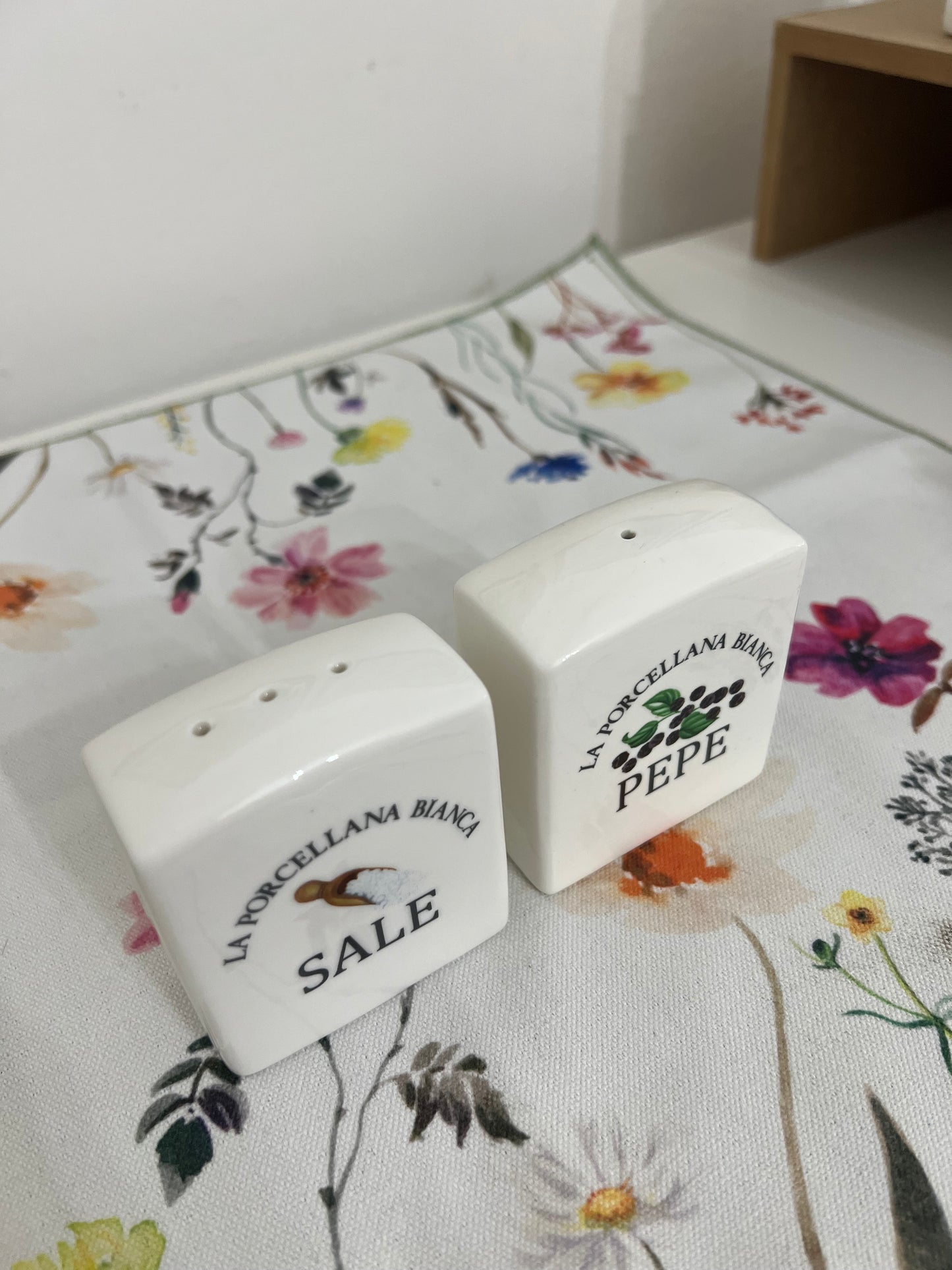 Set Decorato Sale e Pepe