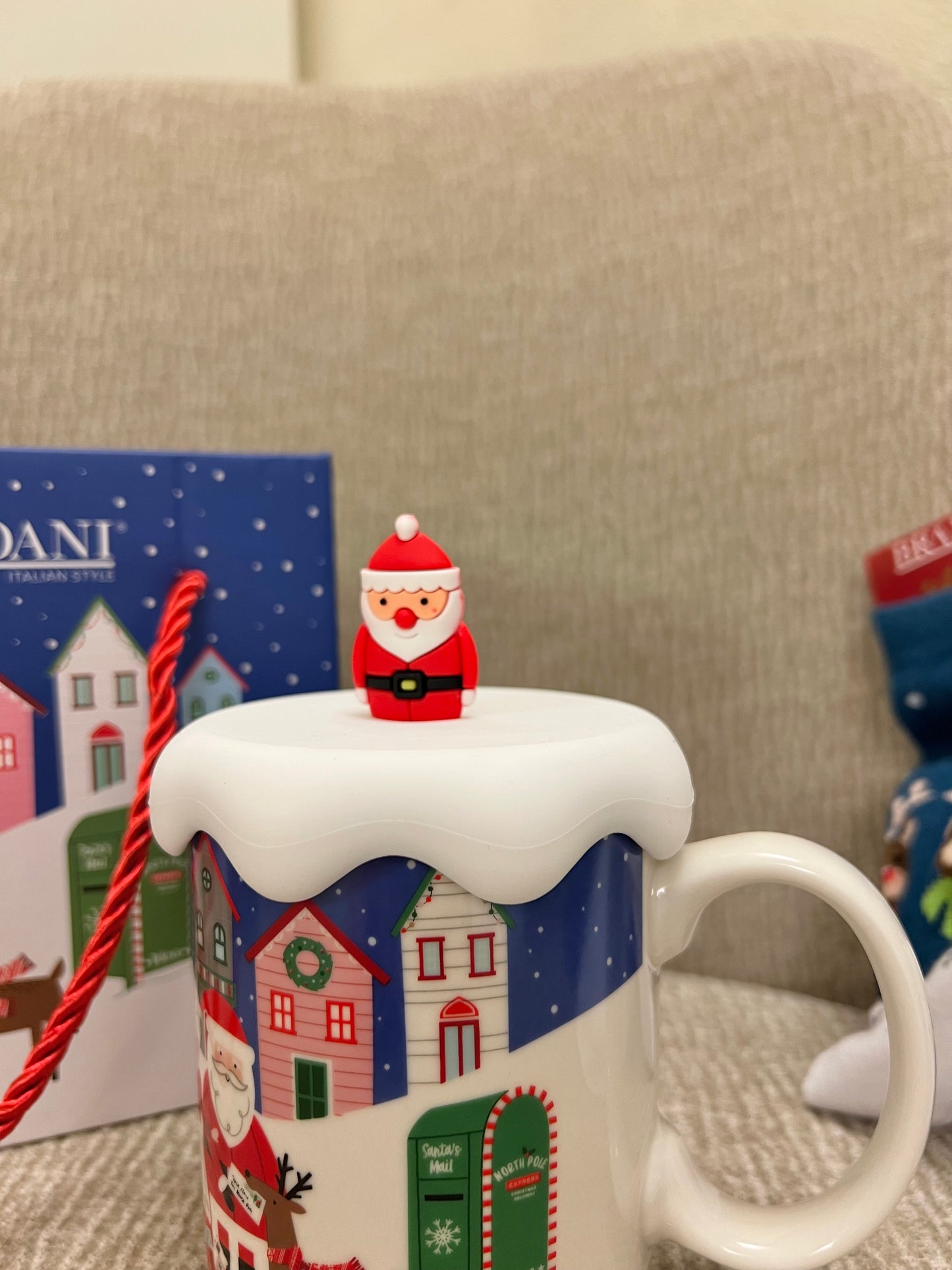 Mug con tappo silicone Babbo Natale e calzini in cotone