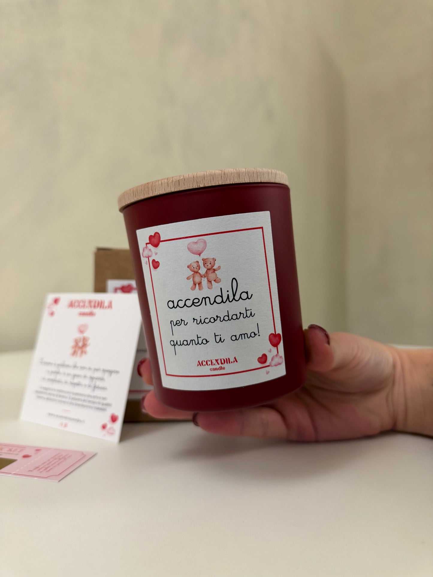 Gift-Box Candela Cheesecake alla Vaniglia e Cioccolatini personalizzati