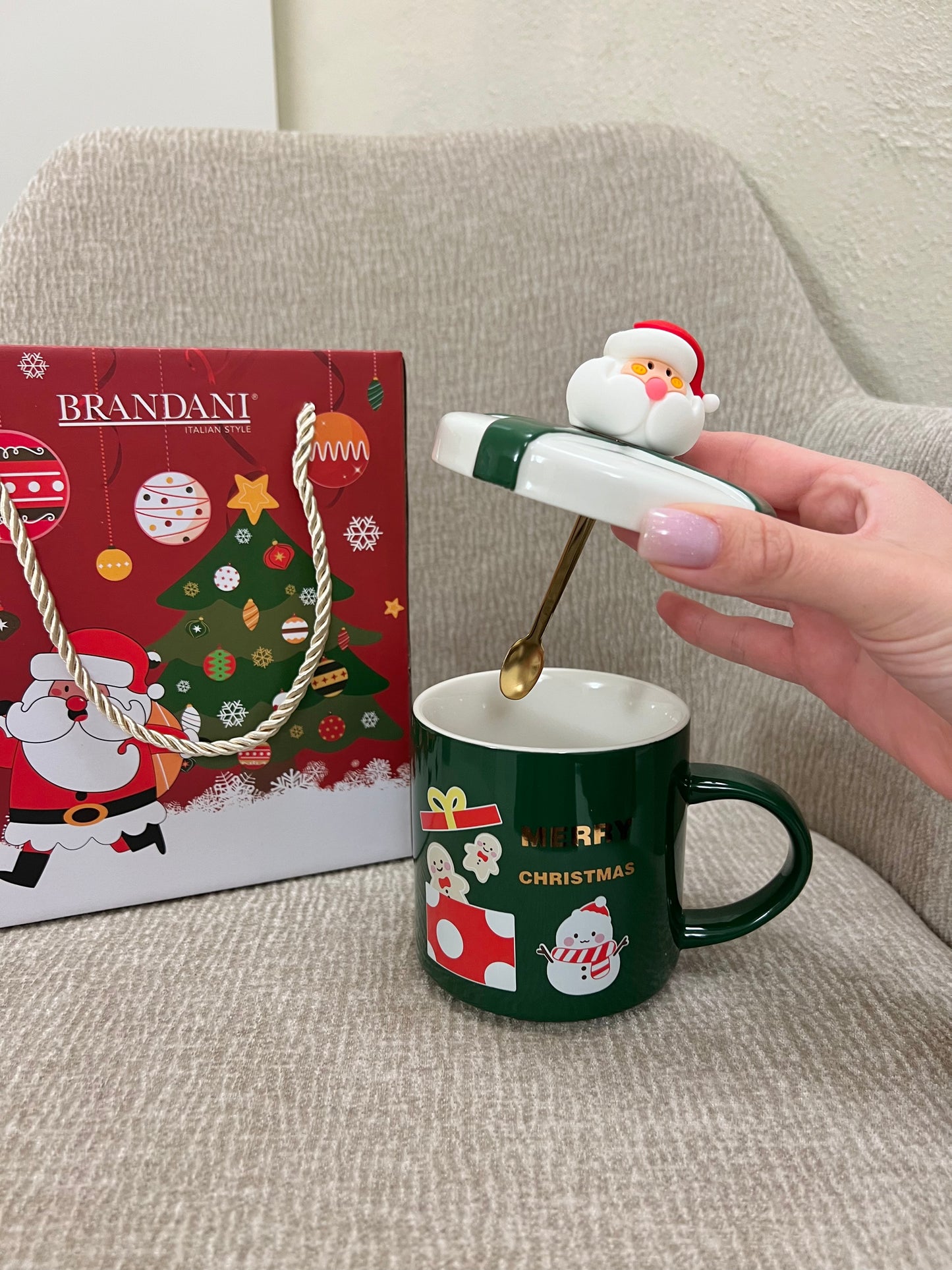 Mug verde con tappo e cucchiaino Babbo Natale