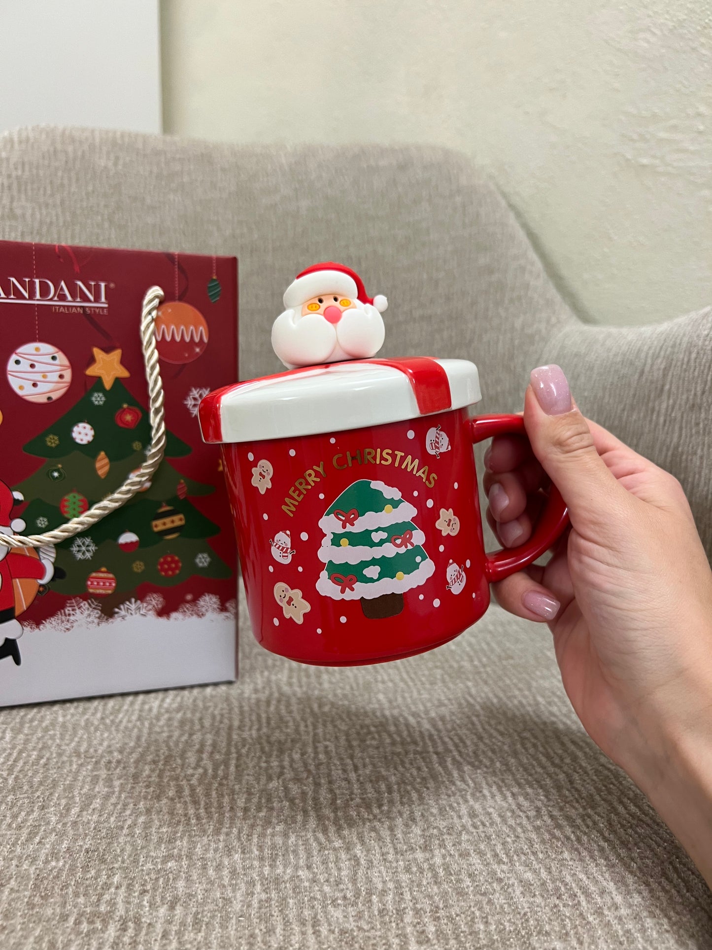 Mug rosso con tappo e cucchiaino Babbo Natale
